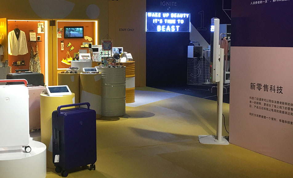 Provide a fresh and interesting retail display device for new retail technology stores